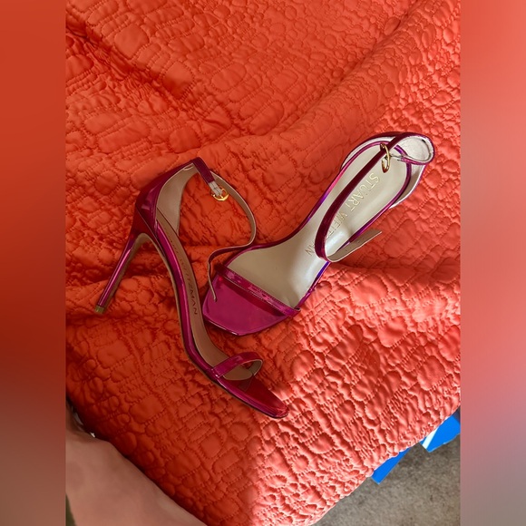 Stuart Weitzman Nudistcurve Metallic Ankle Sandals in Orchard Fuschia size 8 - Picture 3 of 5